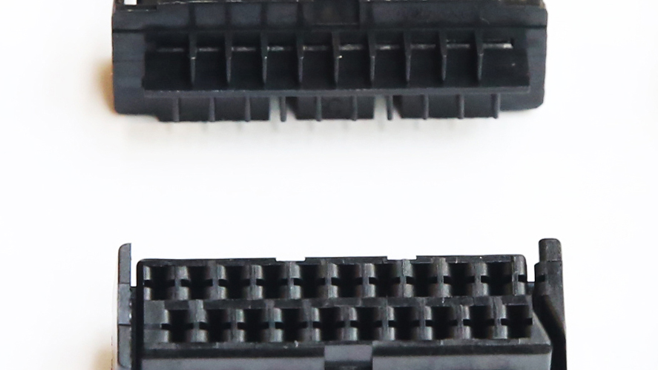 Electronic connectors